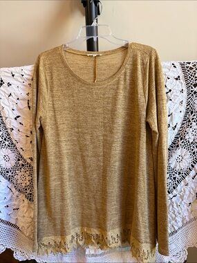 Easel Women’s Long-Sleeve Lace-Hem Top — Mustard Size Medium
